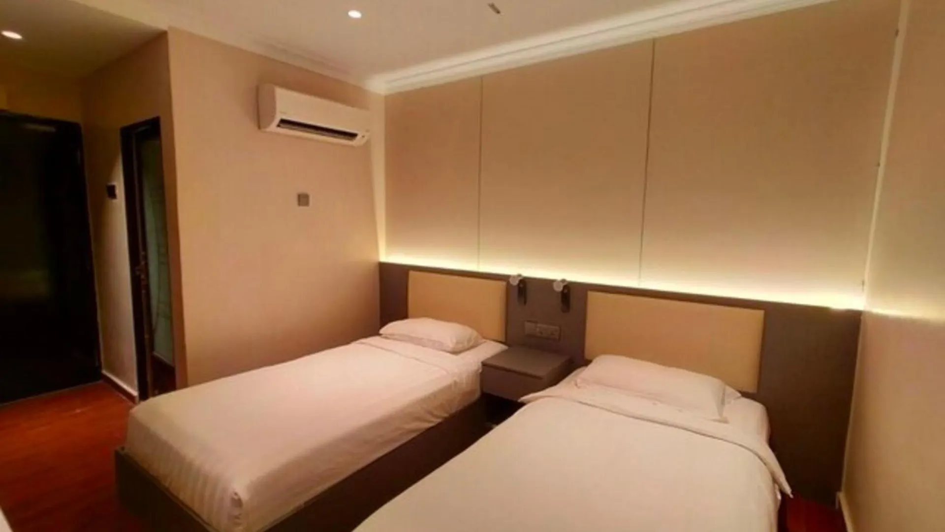 Super Oyo 998 Queen City Hotel George Town 2*,  Malasia