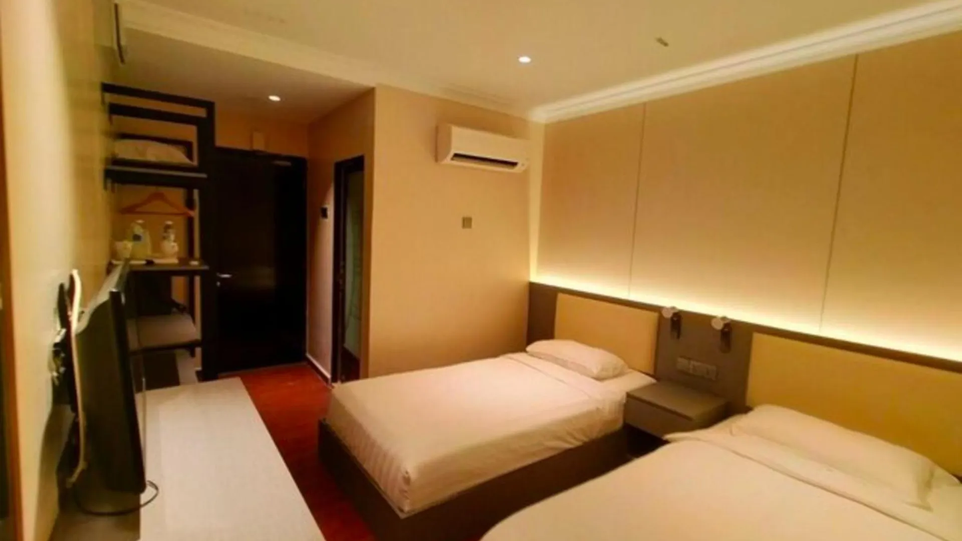 Super Oyo 998 Queen City Hotel George Town