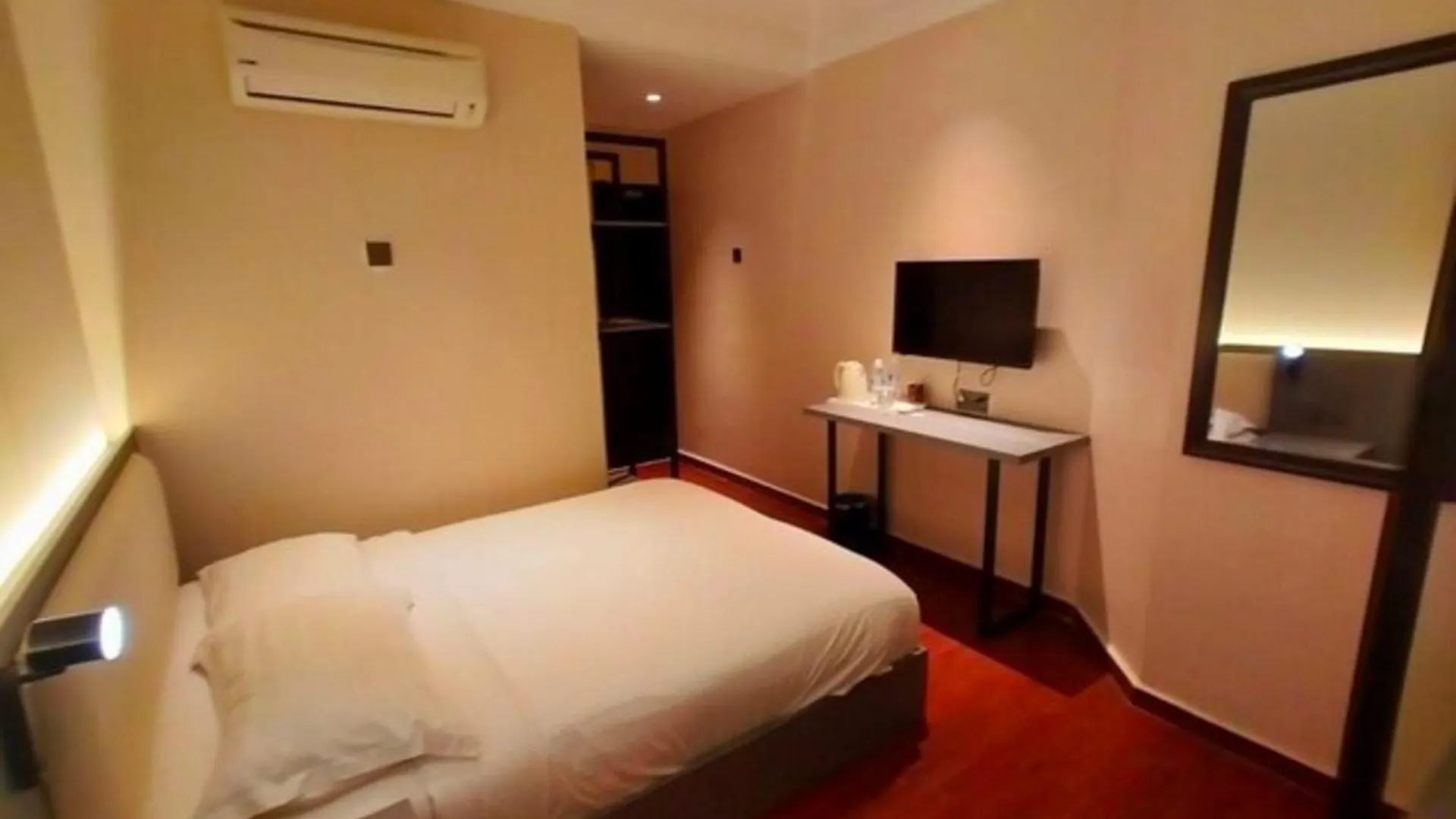 Super Oyo 998 Queen City Hotel George Town 2*,