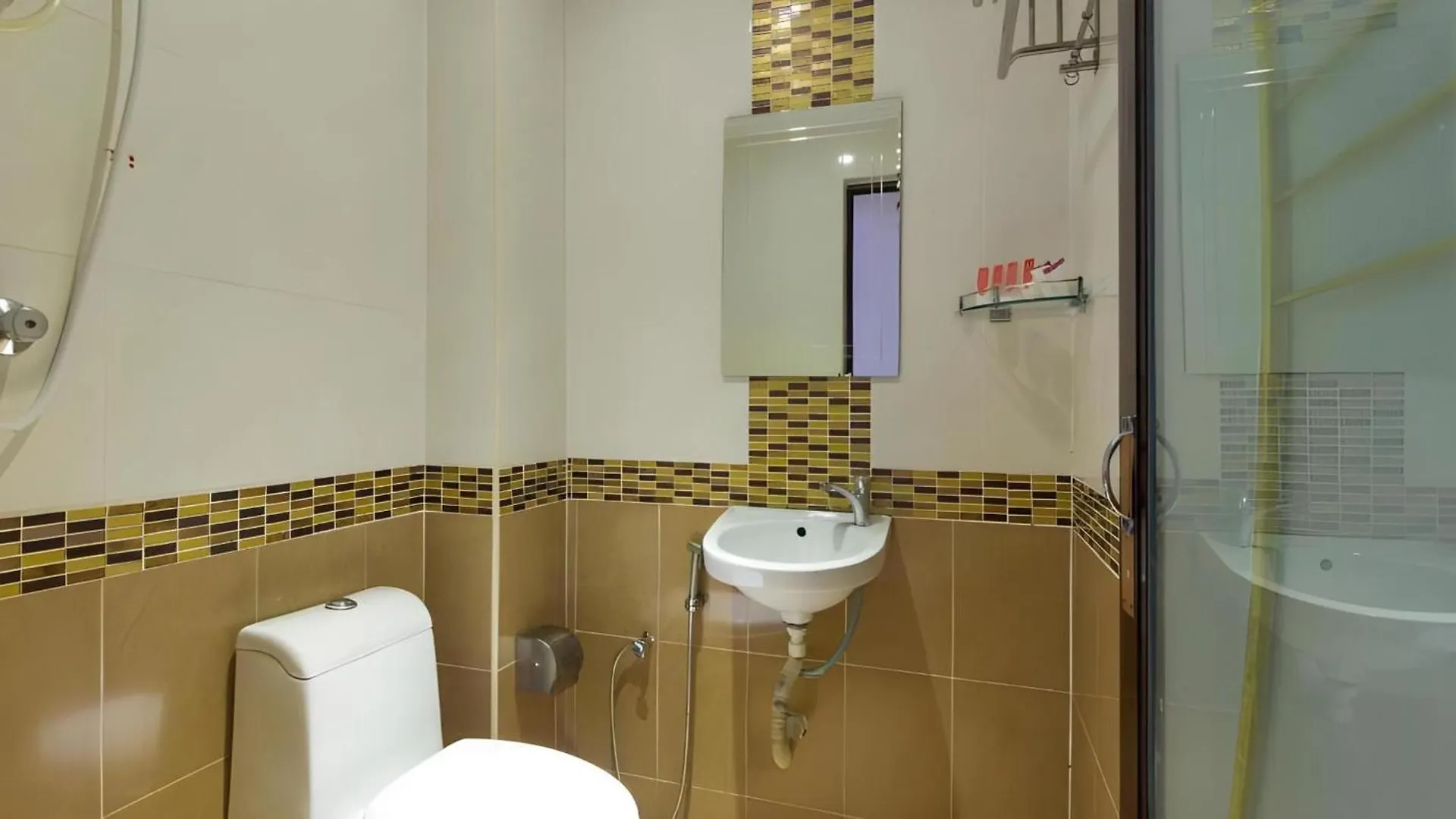 Super Oyo 998 Queen City Hotel George Town