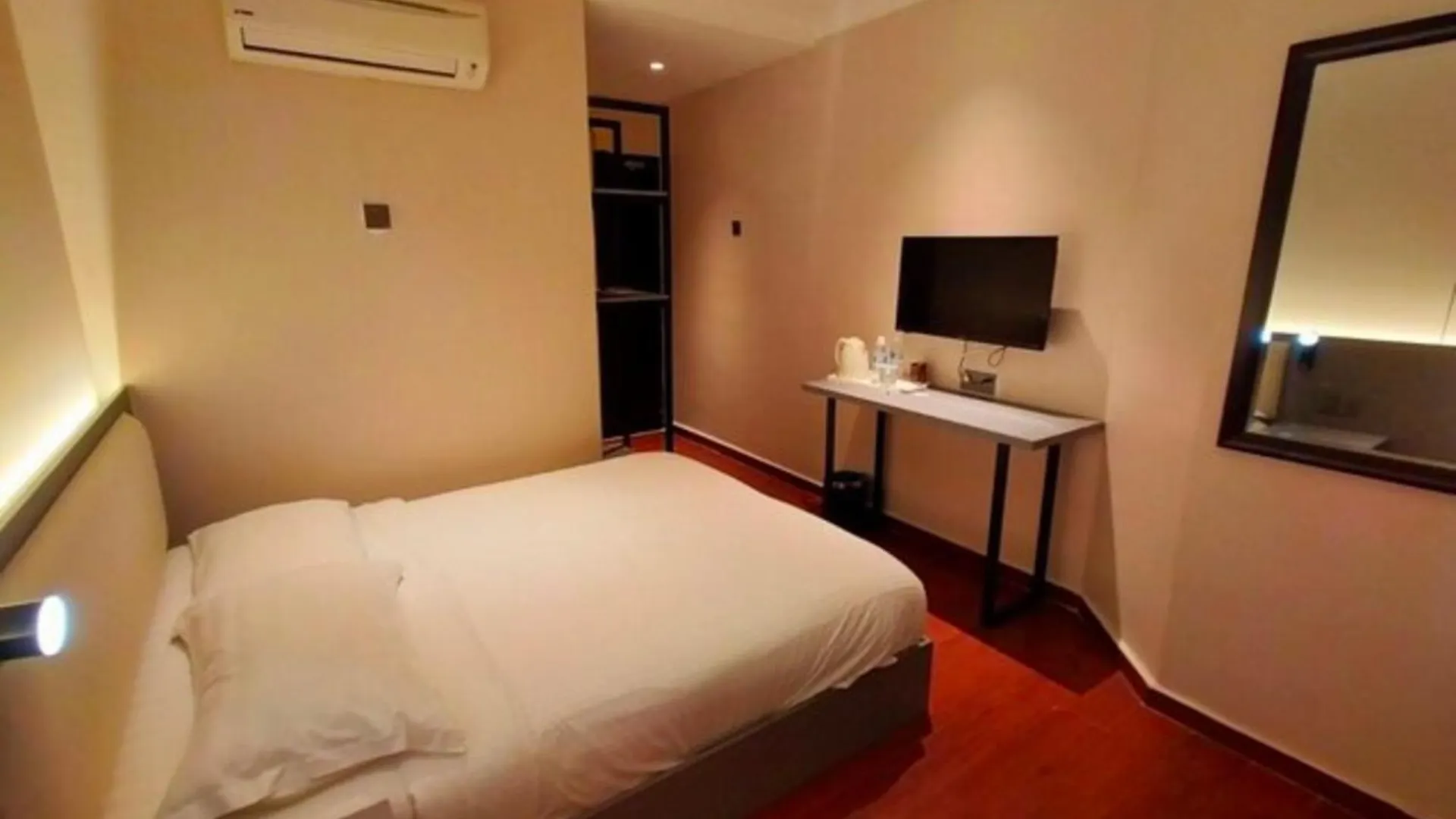 Super Oyo 998 Queen City Hotel George Town