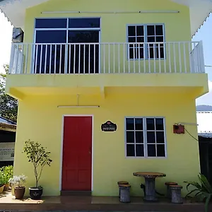 Chalet M's Place, George Town