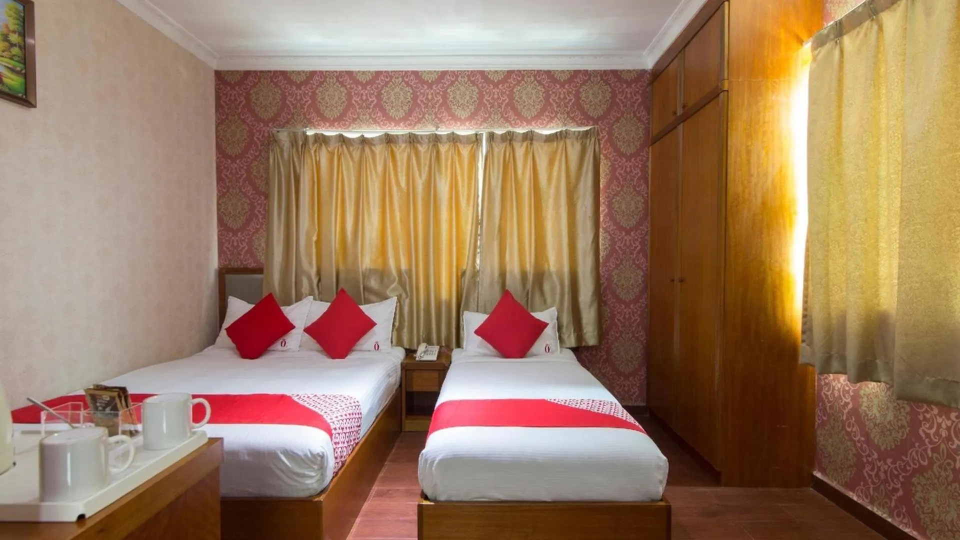 Super Oyo 998 Queen City Hotel George Town 2*,  Malaysia