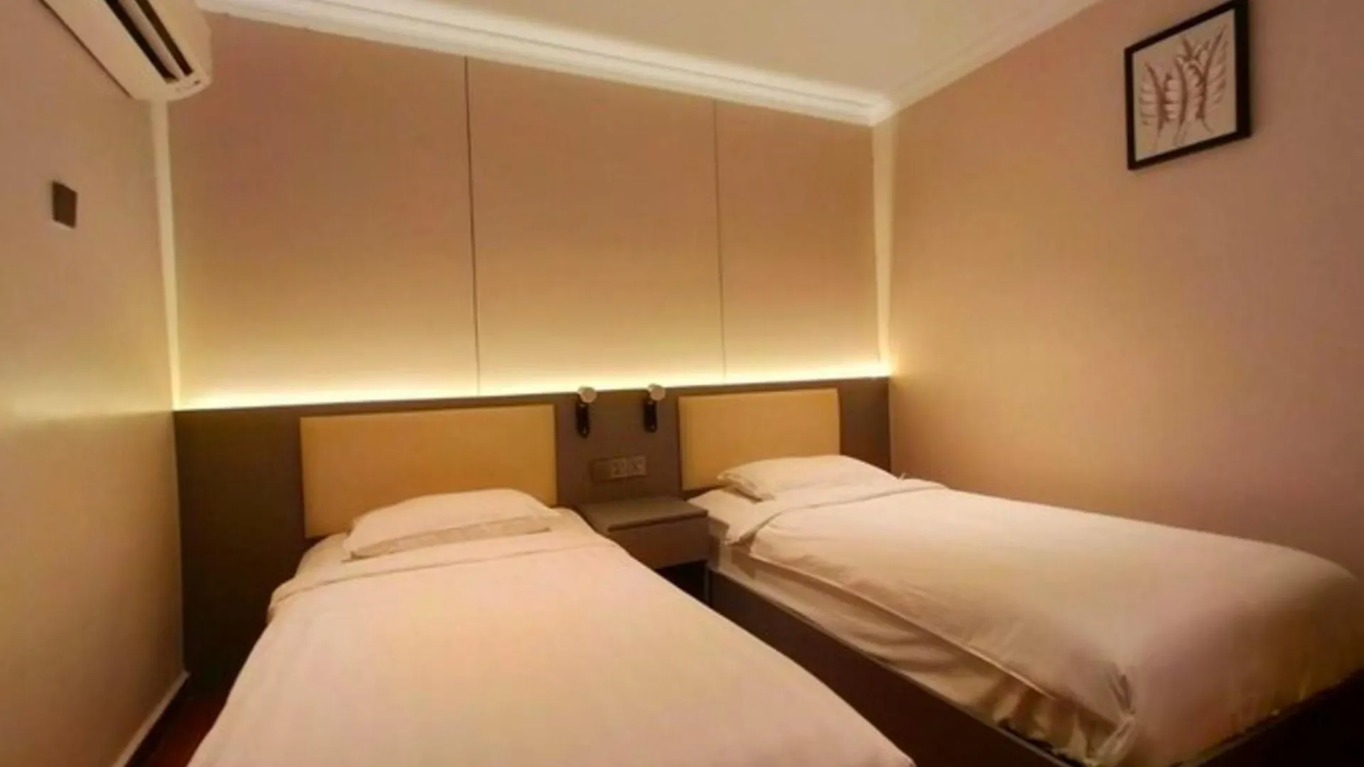 Super Oyo 998 Queen City Hotel George Town