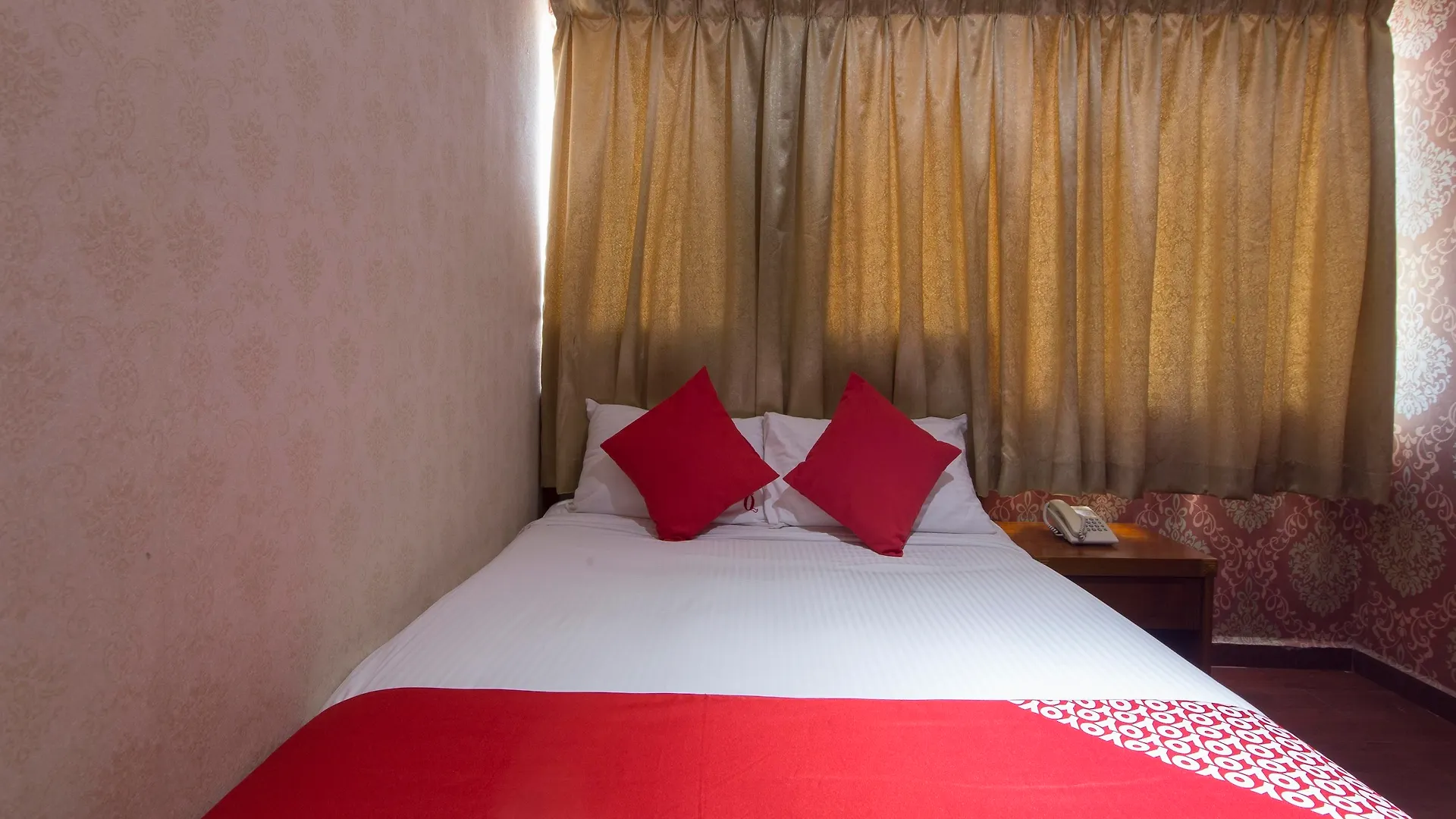 OYO 998 Queen City Hotel George Town
