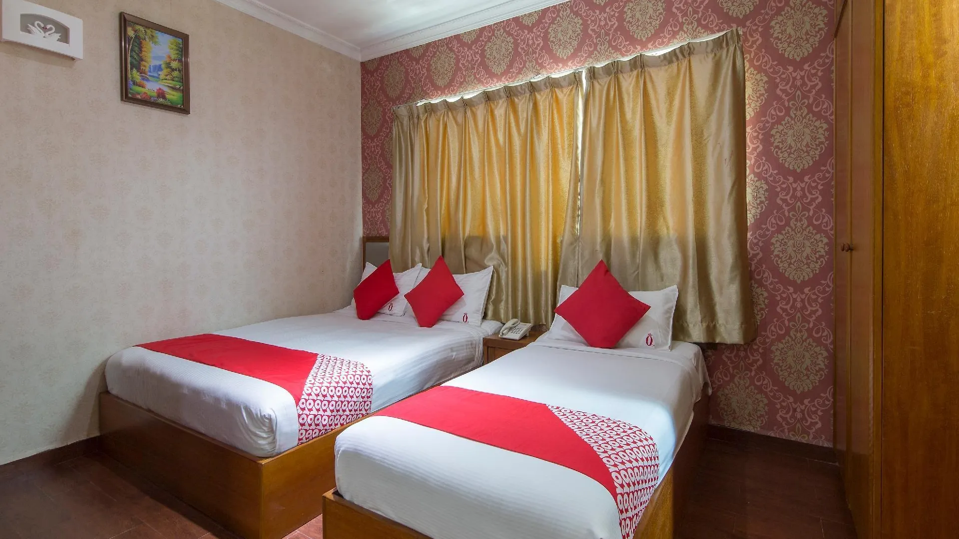 OYO 998 Queen City Hotel George Town