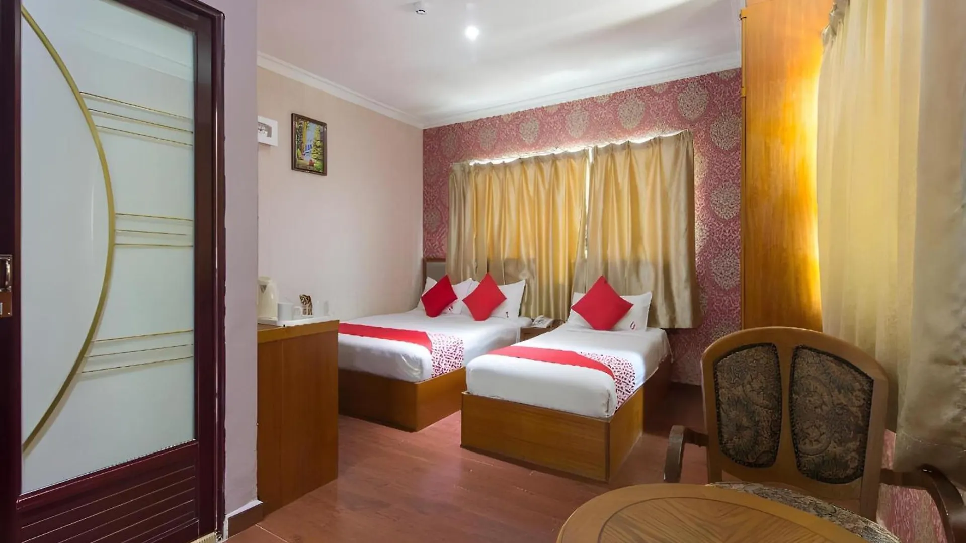OYO 998 Queen City Hotel George Town 2*,