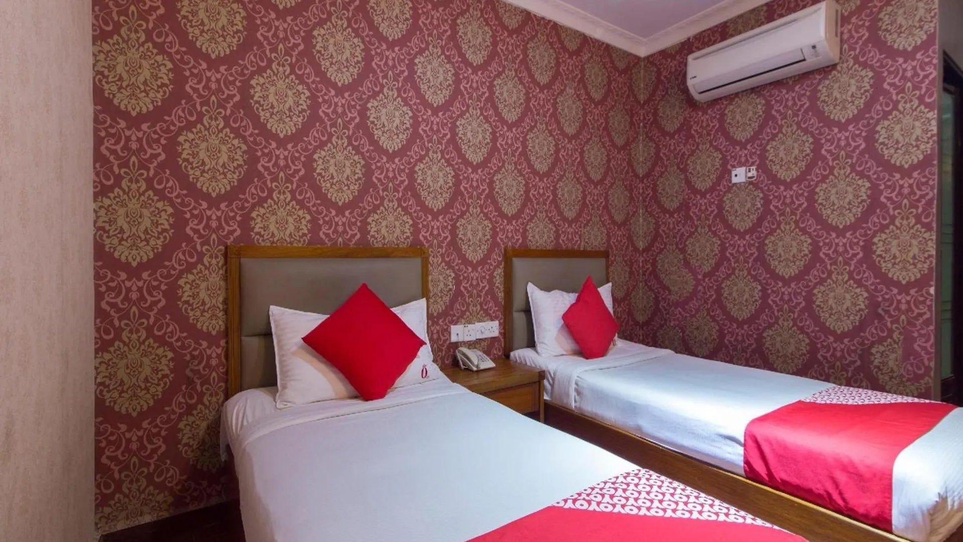 OYO 998 Queen City Hotel George Town