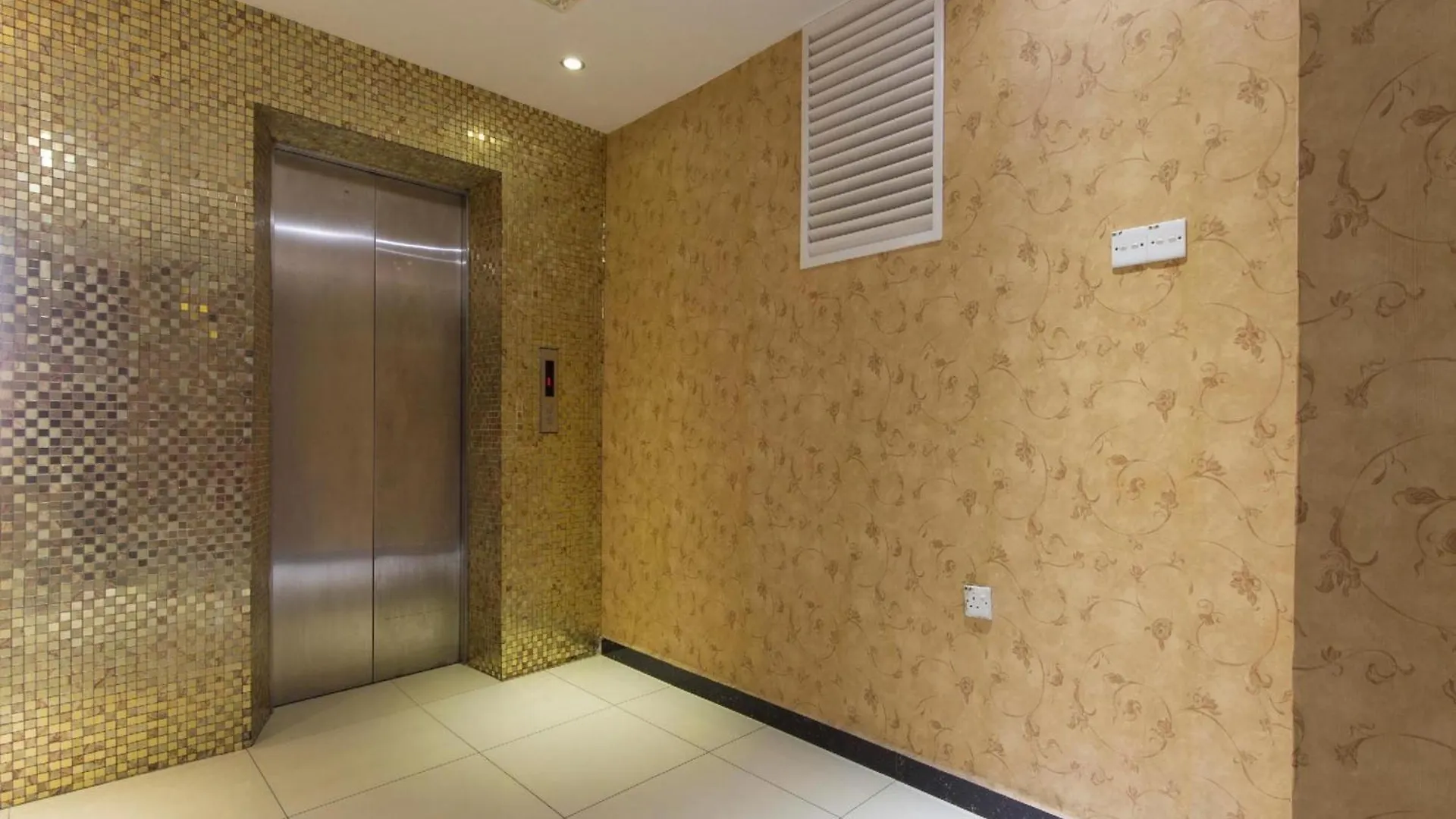 OYO 998 Queen City Hotel George Town