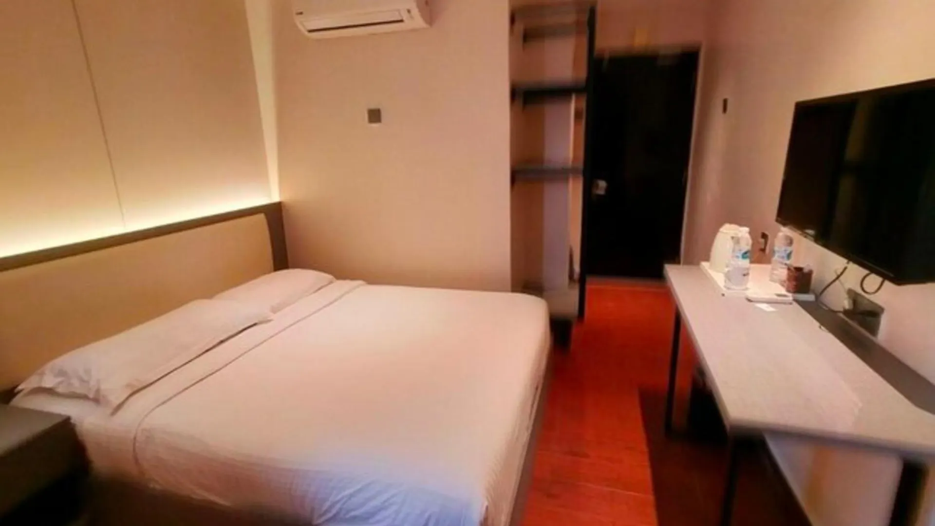 OYO 998 Queen City Hotel George Town