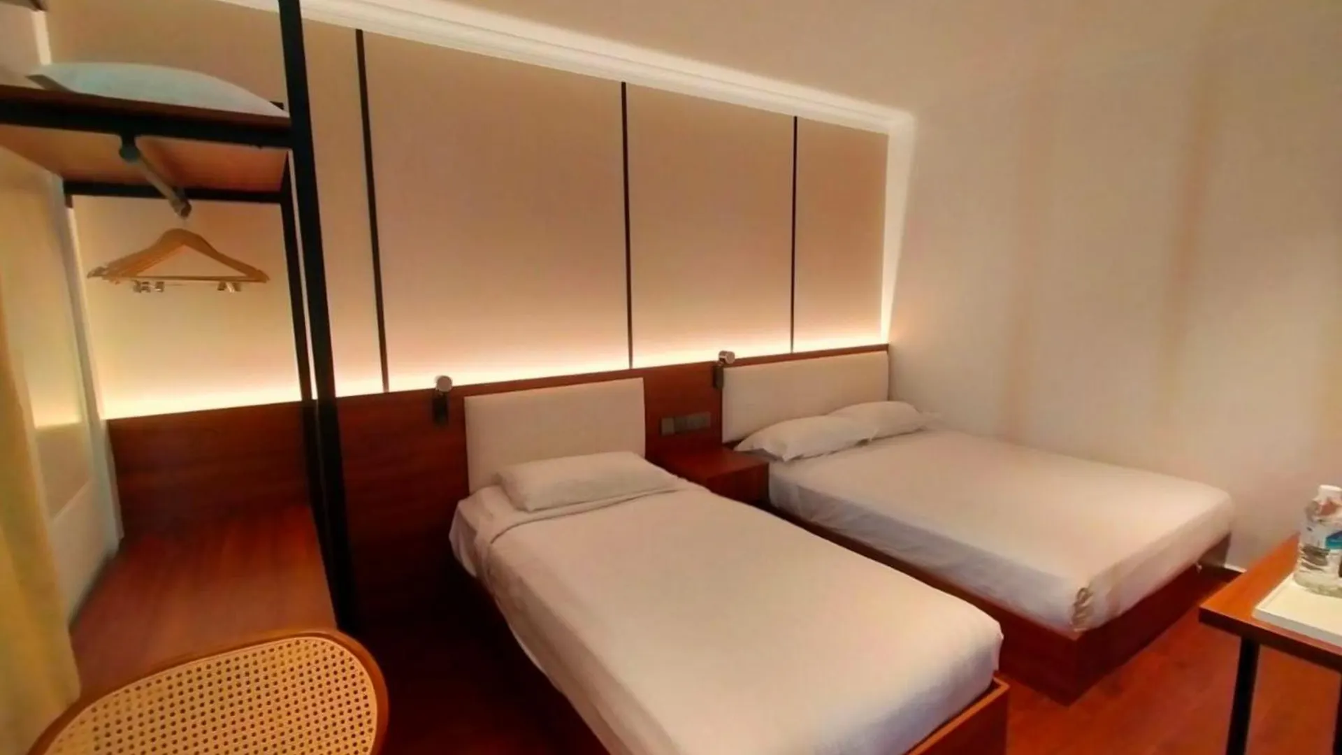 OYO 998 Queen City Hotel George Town