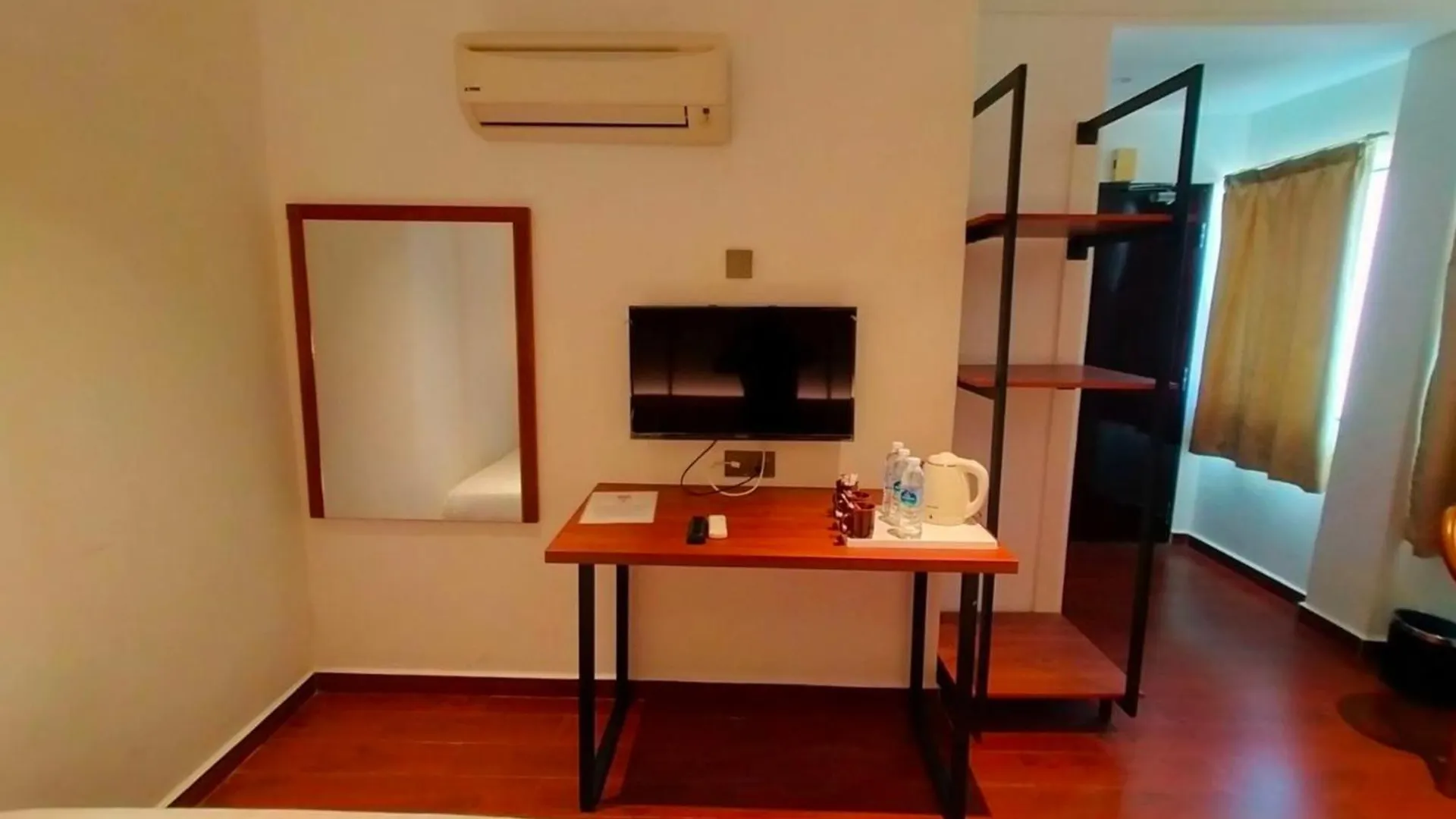 OYO 998 Queen City Hotel George Town