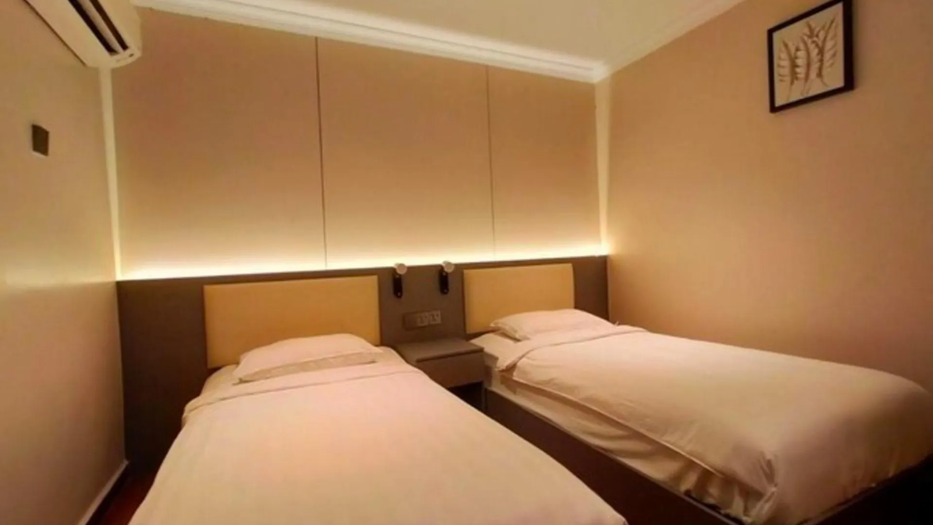 OYO 998 Queen City Hotel George Town